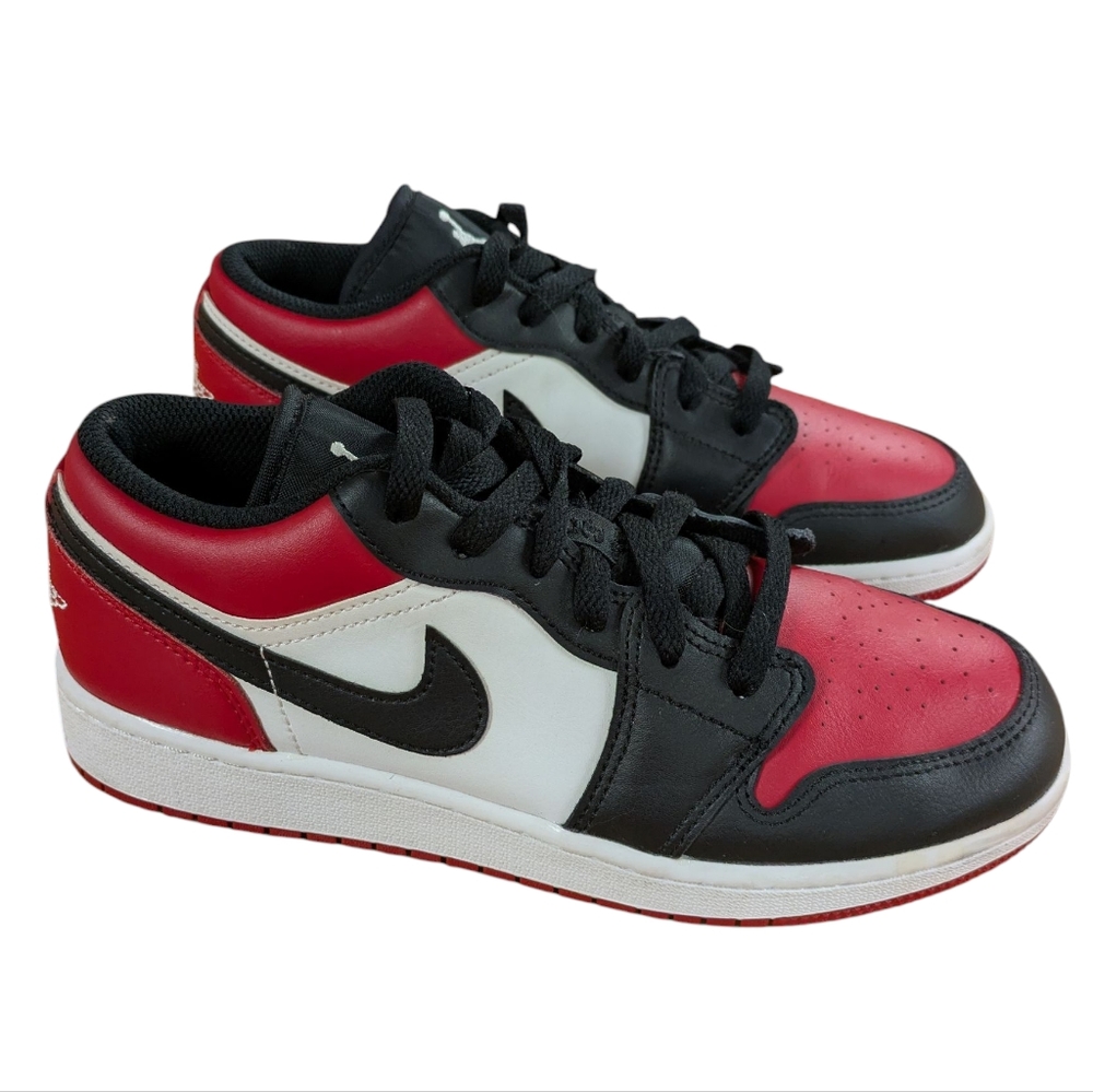 Nike Air Jordan 1 Low GS Bred Toe Black and Red Size 5.5 Youth - Picture 2 of 11